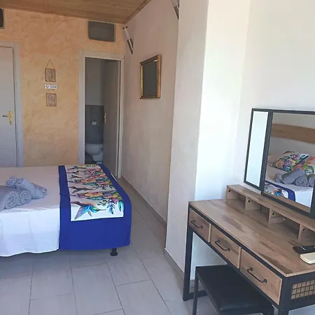 Πανσιόν Rosa In Surrau 4*