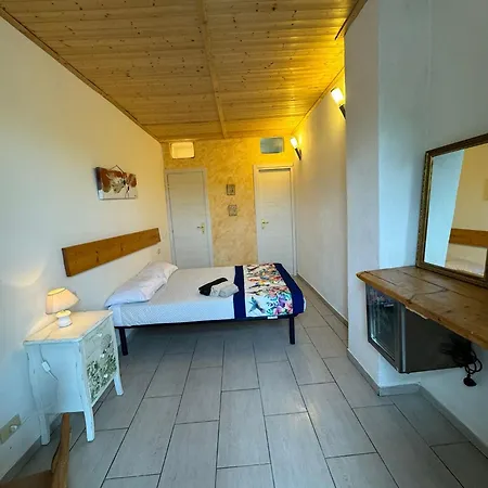 Rosa In Surrau ゲストハウス アルツァケーナ